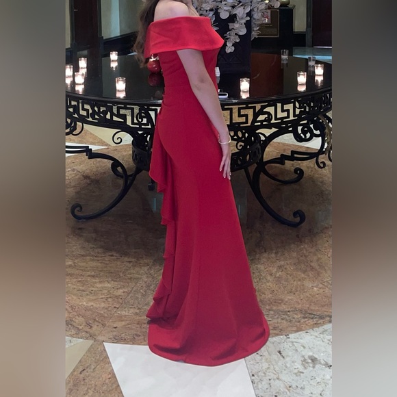 Beautiful red dress size 4 - Picture 1 of 3